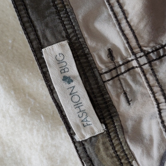Fashion Bug size 6 camo pants cropped - Picture 8 of 9